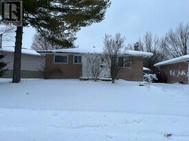 12 Mendip Crescent in London, ON - Building Photo