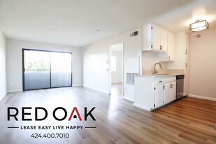 11817 Victory Blvd, Unit 305 in Los Angeles, CA - Building Photo