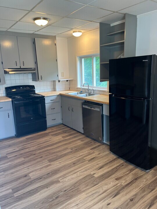 38 6th St, Unit 1 in Bangor, ME - Building Photo