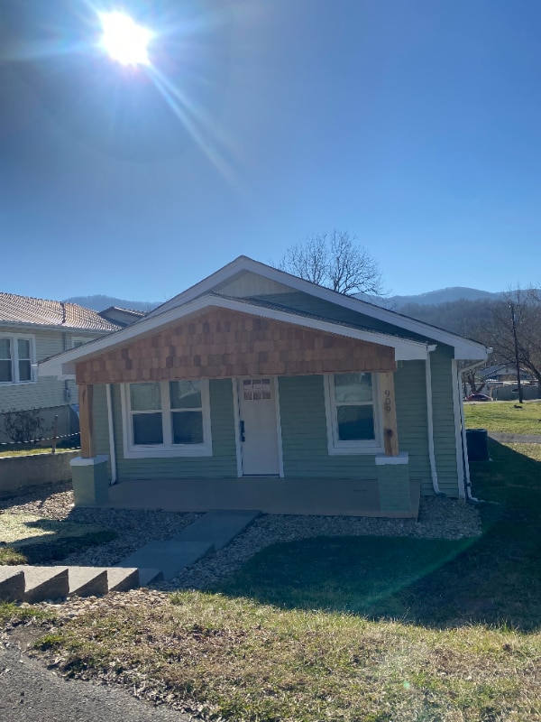 property at 909 E Cumberland Ave