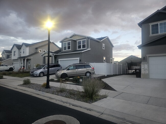 1260 E Packard Dr in Eagle Mountain, UT - Building Photo - Building Photo