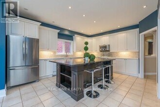 63 The Fairways in Markham, ON - Building Photo - Building Photo