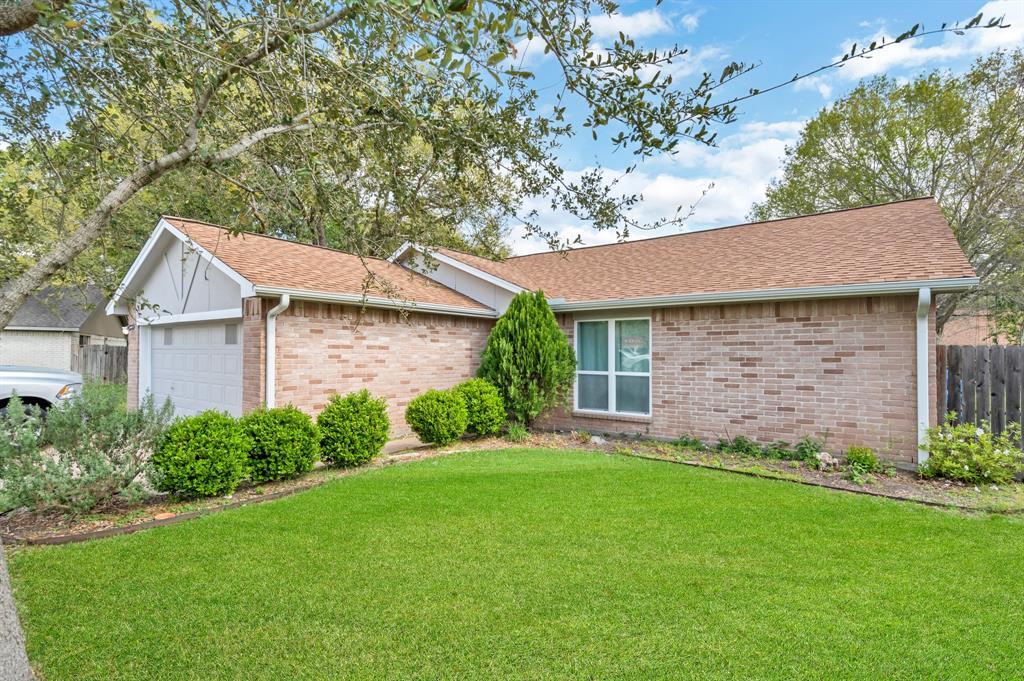 2402 Blue Mist Ct in Sugar Land, TX - Building Photo
