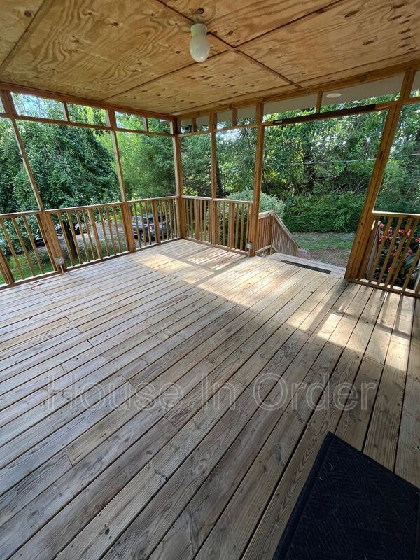 117 Old Charlotte Hwy in Asheville, NC - Building Photo - Building Photo