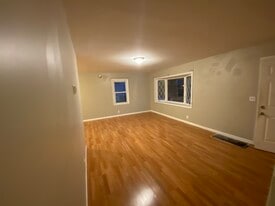 1090 Elda Ln in Cincinnati, OH - Building Photo