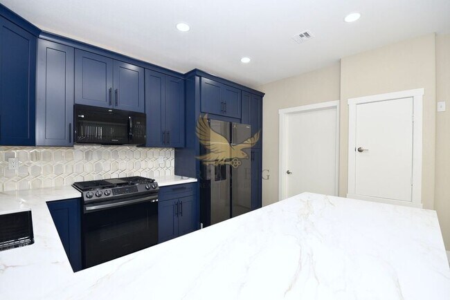 8725 W Flamingo Rd in Las Vegas, NV - Building Photo - Building Photo