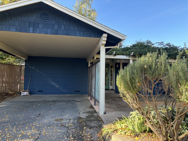 244 Pleasant Hill Rd in Sebastopol, CA - Building Photo - Building Photo