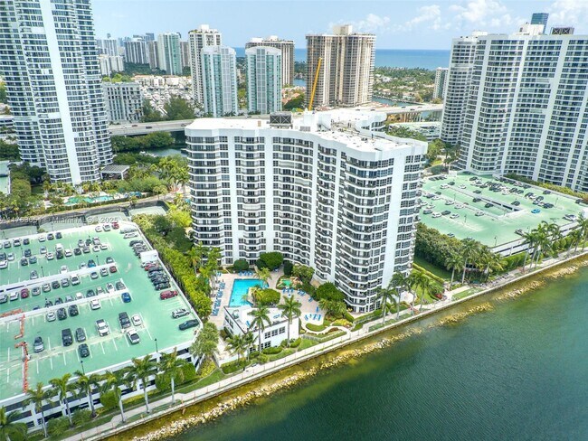 3600 Mystic Pointe Dr, Unit 811 in Aventura, FL - Building Photo - Building Photo