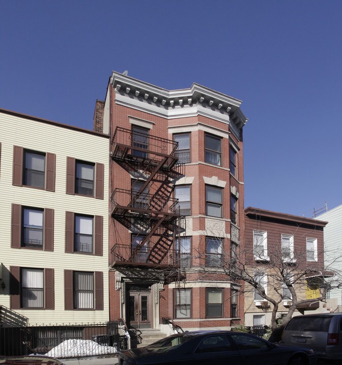 145 Calyer St in Brooklyn, NY - Building Photo