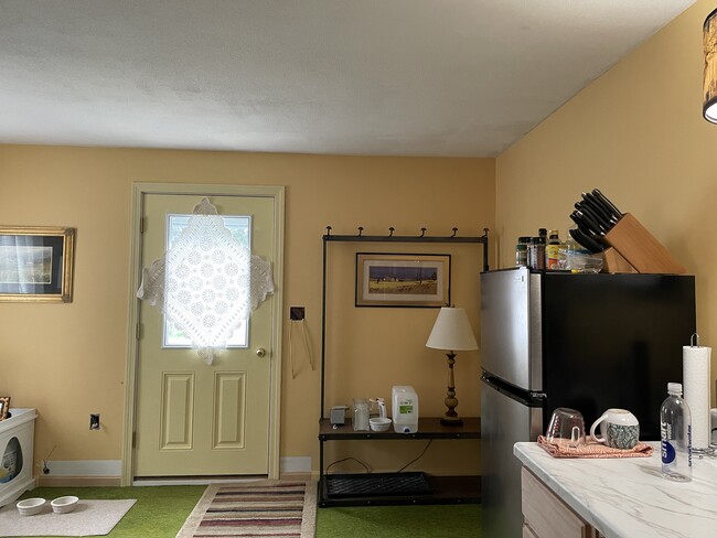 30 Belmont Ave, Unit #2 in Keene, NH - Foto de edificio - Building Photo