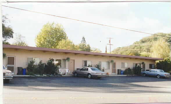 26975 Dutcher Creek Rd in Cloverdale, CA - Building Photo