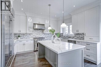 352B Lawrence Ave W in Toronto, ON - Building Photo - Building Photo