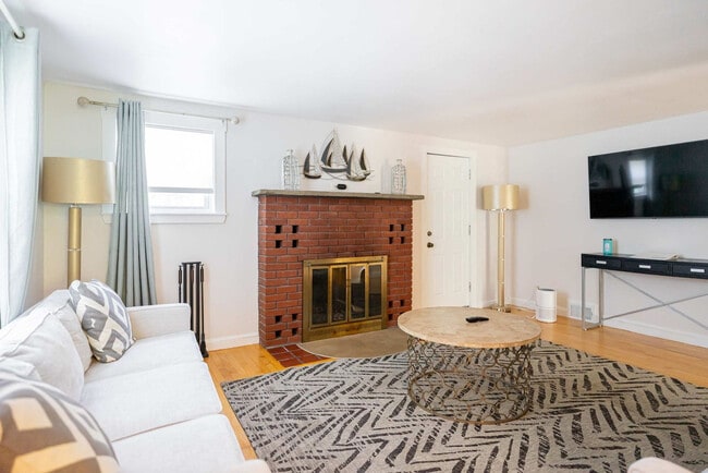 253 Main St, Unit ID1271274P in Wayland, MA - Foto de edificio - Building Photo