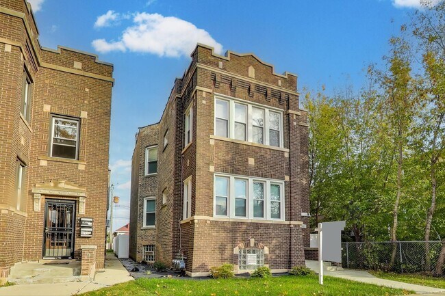 1337 S Austin Blvd in Cicero, IL - Building Photo - Building Photo