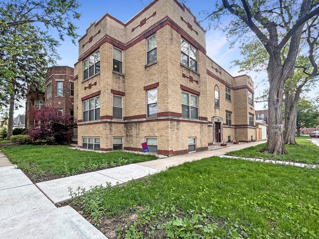 property at 6766 N Onarga Ave