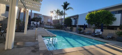 4251 W Sarah St in Burbank, CA - Building Photo - Building Photo