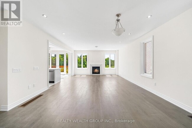 261 Seaview Heights in East Gwillimbury, ON - Building Photo - Building Photo