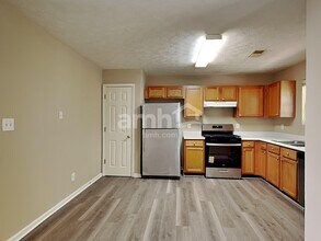 1030 J Dorothy Pl in Sugar Hill, GA - Building Photo - Building Photo