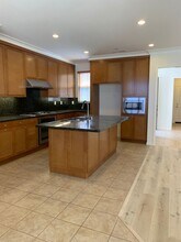 113 Windham in Irvine, CA - Building Photo - Building Photo