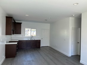 1542 W Virginia St in San Bernardino, CA - Foto de edificio - Building Photo