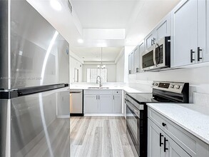 3200 N Haverhill Rd in West Palm Beach, FL - Building Photo - Building Photo