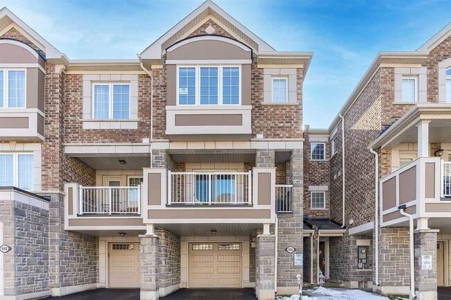 property at 986 Alder Gate