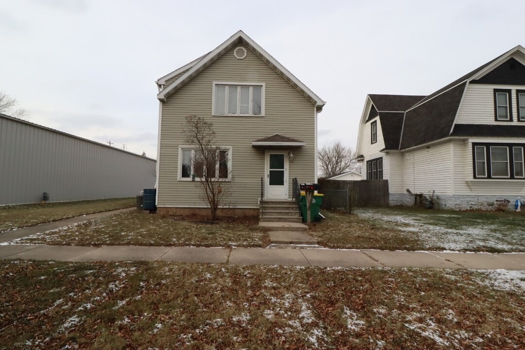 1212 S Chestnut Ave in Green Bay, WI - Building Photo