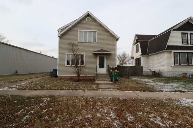 property at 1212 S Chestnut Ave