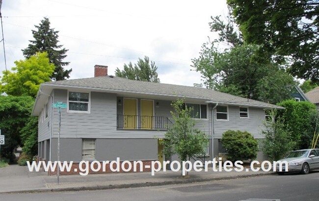 2803-2807 NE Hoyt St-Unit -2805 in Portland, OR - Foto de edificio - Building Photo