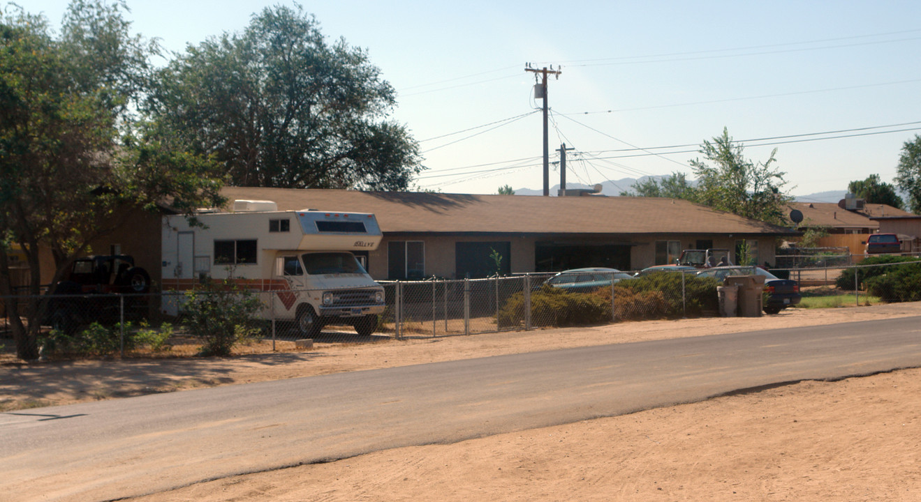 9933-9939 2nd Ave in Hesperia, CA - Building Photo