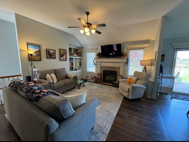 1380 Stone Creek Dr in Lawrence, KS - Building Photo - Building Photo