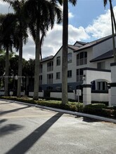 10050 NW 44th Terrace in Doral, FL - Building Photo - Building Photo