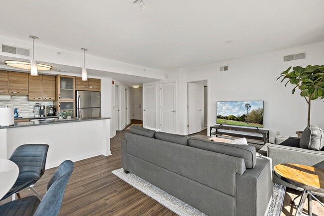 1751 Pinnacle Dr, Unit SI ID1395422P in Tysons, VA - Foto de edificio - Building Photo