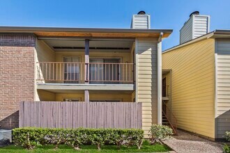 9350 Country Creek St in Houston, TX - Building Photo - Building Photo