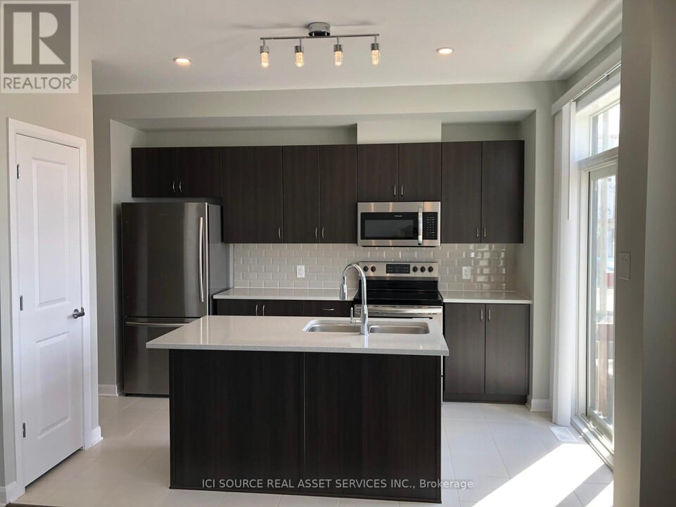 1040 Speedvale Ct in Ottawa, ON - Building Photo