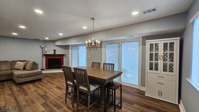 56 Woods Edge Dr in Roxbury Township, NJ - Building Photo - Building Photo