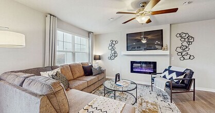 The Townes Brightwood Farm in Whitsett, NC - Foto de edificio - Building Photo