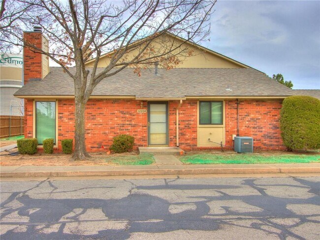 1220 Sequoyah St in Edmond, OK - Building Photo - Building Photo