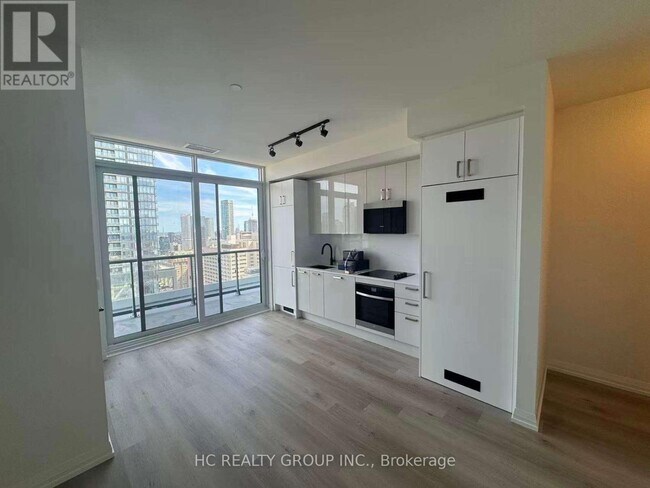 280-P280 Dundas St W in Toronto, ON - Building Photo - Building Photo