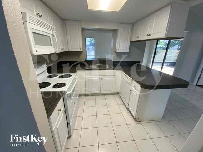 7800 Turnbridge Dr in Port Richey, FL - Building Photo - Building Photo