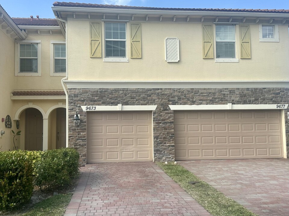 9673 SW Purple Martin Way in Stuart, FL - Building Photo