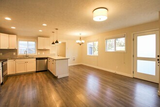 860 Boxwood Ln SE in Salem, OR - Building Photo - Building Photo