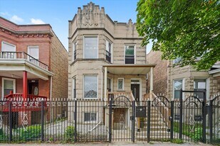 3353 W Evergreen Ave in Chicago, IL - Building Photo