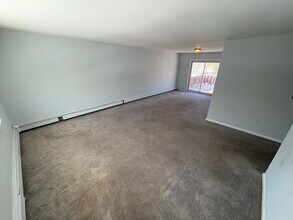 16 Linden St, Unit 1 in Coram, NY - Building Photo - Building Photo