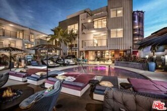 950 S Fairfax Ave in Los Angeles, CA - Building Photo - Building Photo