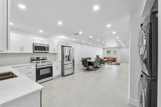 3655 Stirling Rd-Unit -1 in Hollywood, FL - Building Photo - Building Photo