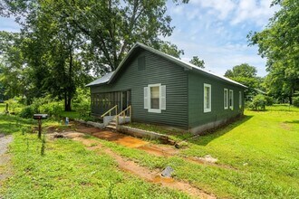 23 East St in Sylacauga, AL - Building Photo - Building Photo