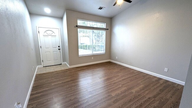 684 S Creekside St in Porterville, CA - Building Photo - Building Photo