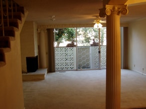 6016 S Land Park Dr in Sacramento, CA - Building Photo - Building Photo