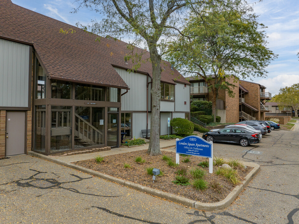 London Square Apartments in Canton, OH - Building Photo